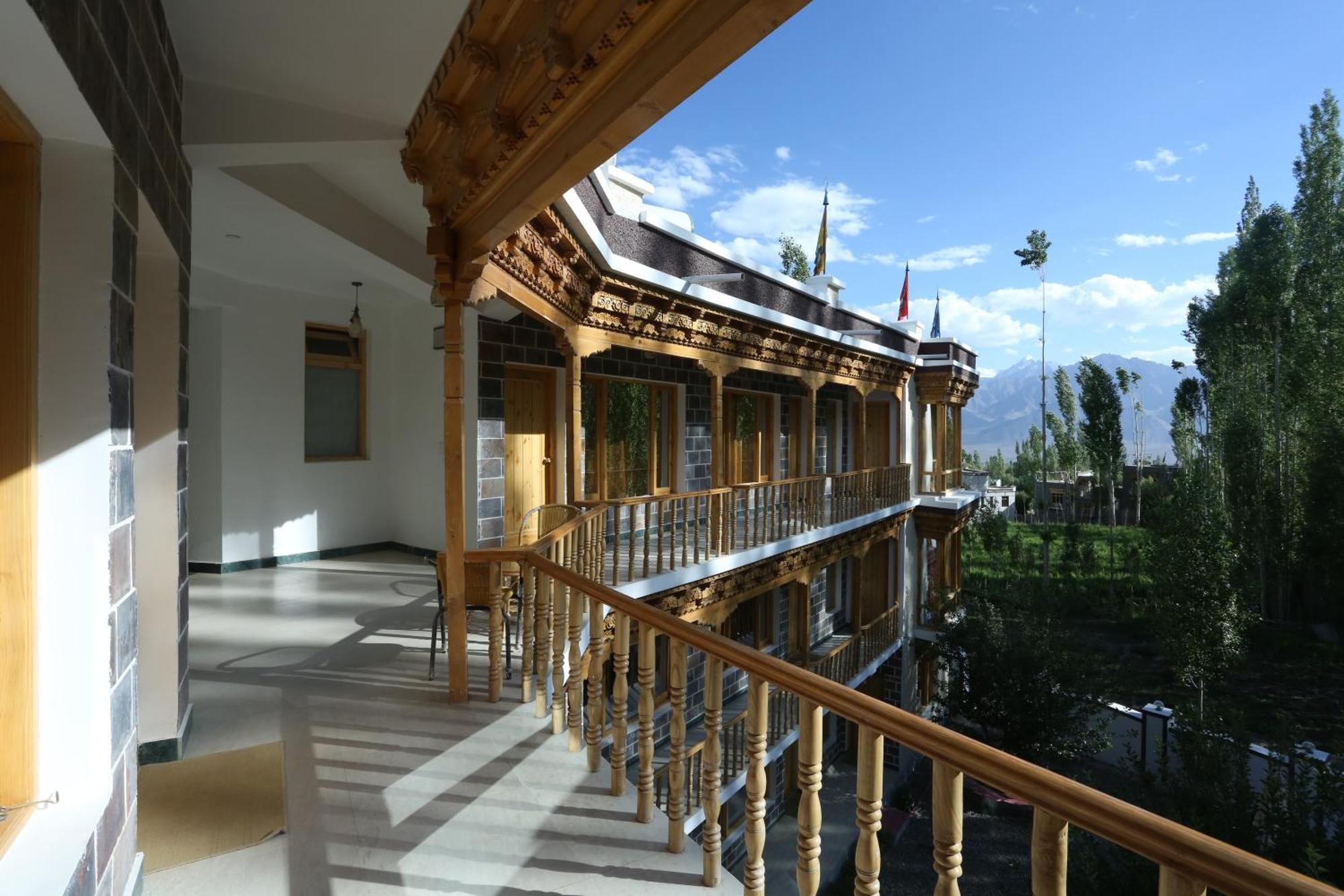 Hotel Lhalingkha เลห์ ภายนอก รูปภาพ